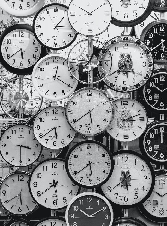 bunch of clock set at various times
